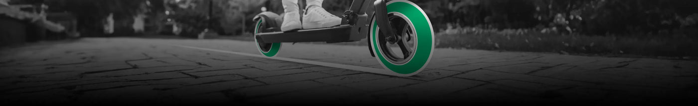 Elektroroller, die in die Zukunft fahren.